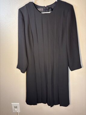 Liz Claiborne Black Pleated Long Sleeve Shift Dress